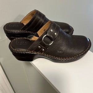 b.o.c. Size 9 leather clogs brown